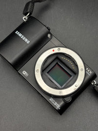 Samsung NX1000 / 20.3MP/ Mirroles Digital Camera/ Body Only