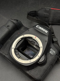 Canon EOS 6D / Digital SLR / Body Only